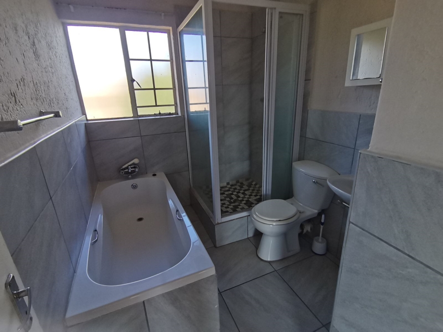 2 Bedroom Property for Sale in Kenleaf Gauteng