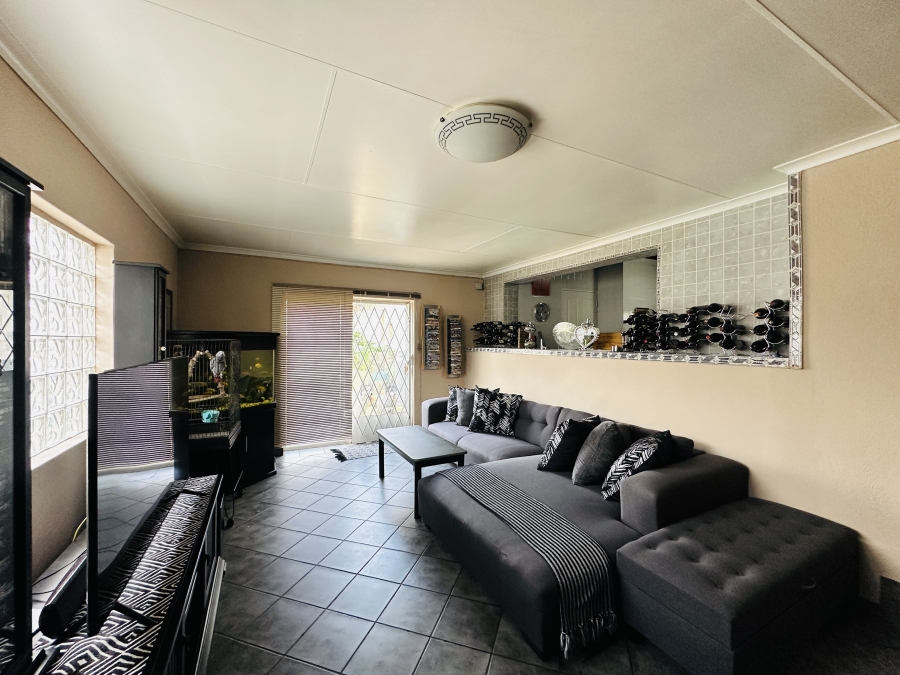 3 Bedroom Property for Sale in Hazeldene Gauteng