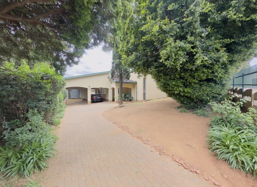 4 Bedroom Property for Sale in Meredale Gauteng