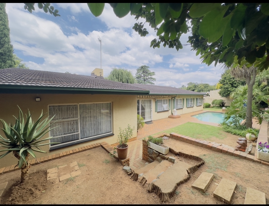 4 Bedroom Property for Sale in Meredale Gauteng