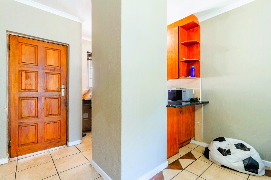 2 Bedroom Property for Sale in Wilgeheuwel Gauteng