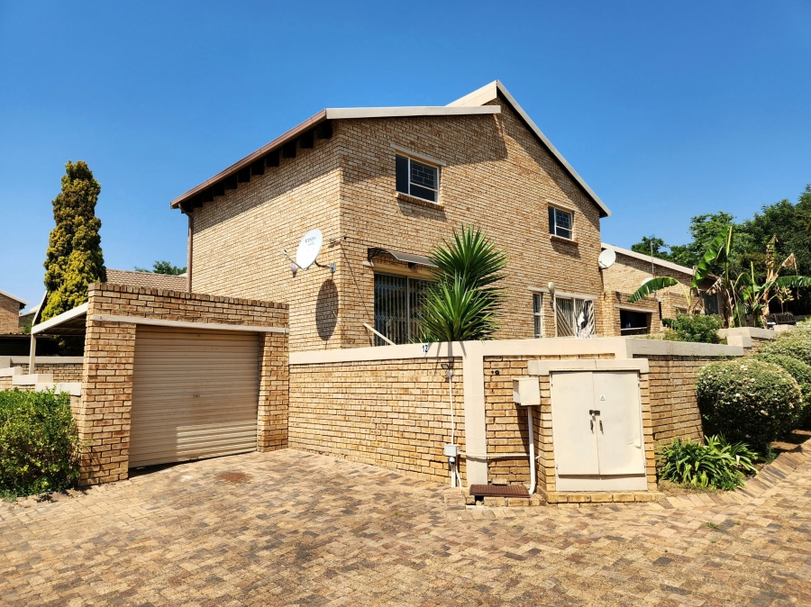 2 Bedroom Property for Sale in Wilgeheuwel Gauteng