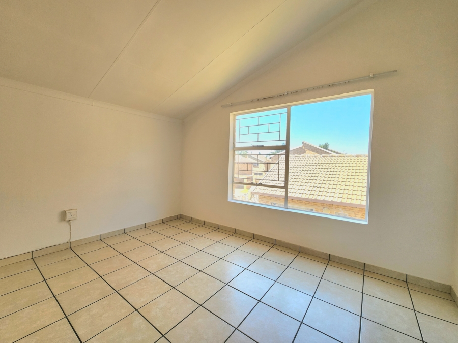 2 Bedroom Property for Sale in Wilgeheuwel Gauteng
