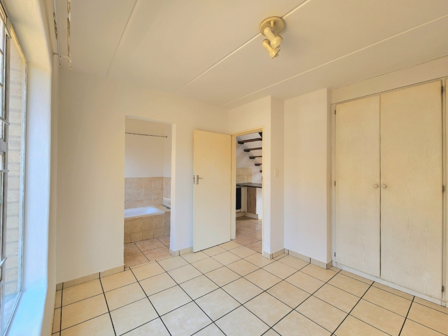 2 Bedroom Property for Sale in Wilgeheuwel Gauteng