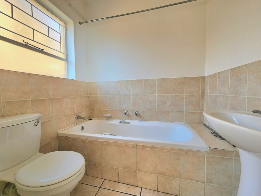 2 Bedroom Property for Sale in Wilgeheuwel Gauteng