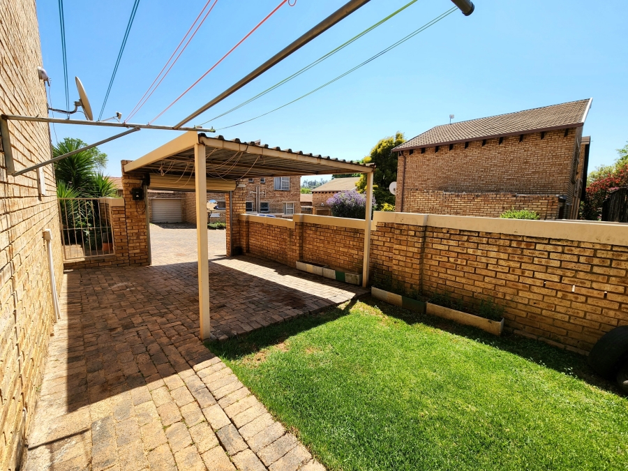 2 Bedroom Property for Sale in Wilgeheuwel Gauteng