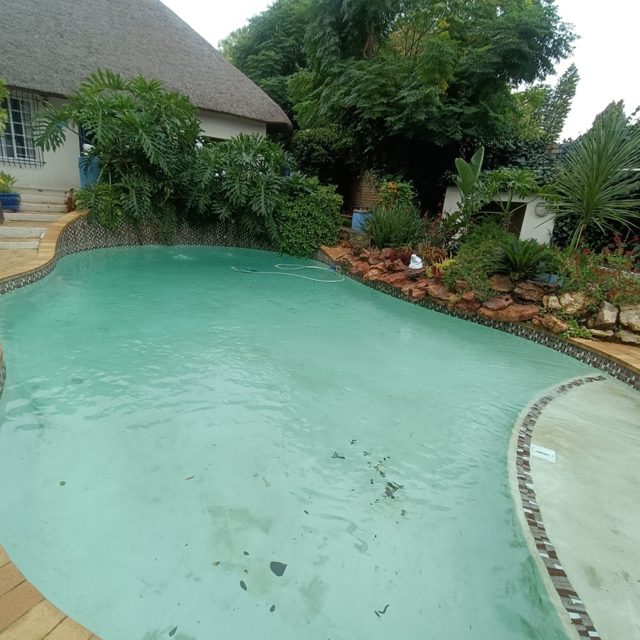 To Let 0 Bedroom Property for Rent in Linden Gauteng