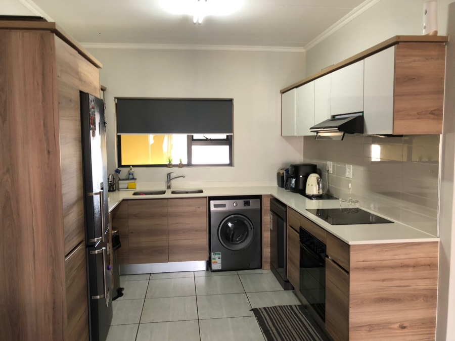 2 Bedroom Property for Sale in Waterfall Gauteng