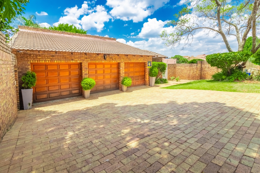 4 Bedroom Property for Sale in Bryanston Gauteng