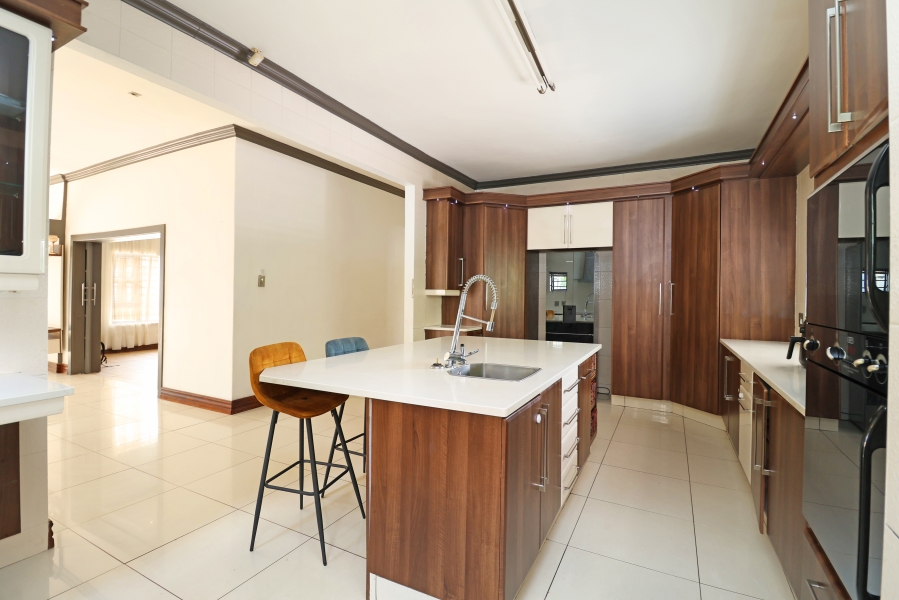 4 Bedroom Property for Sale in Cyrildene Gauteng