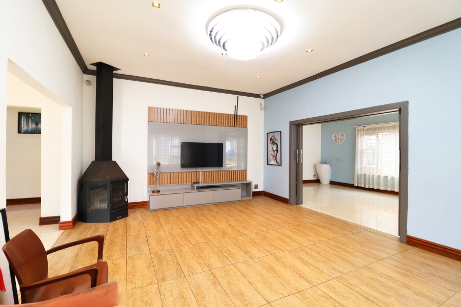 4 Bedroom Property for Sale in Cyrildene Gauteng