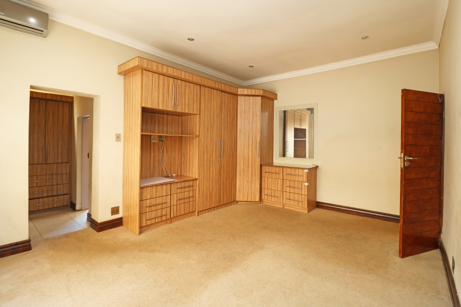 4 Bedroom Property for Sale in Cyrildene Gauteng