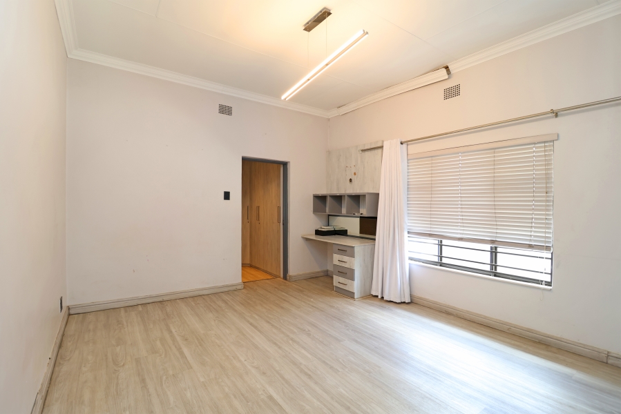 4 Bedroom Property for Sale in Cyrildene Gauteng