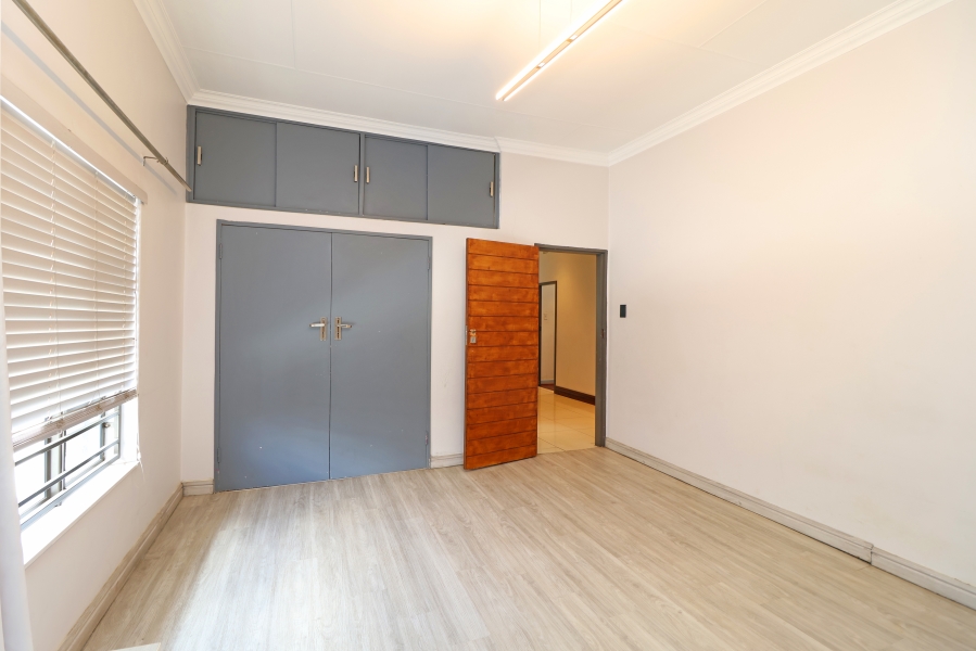 4 Bedroom Property for Sale in Cyrildene Gauteng