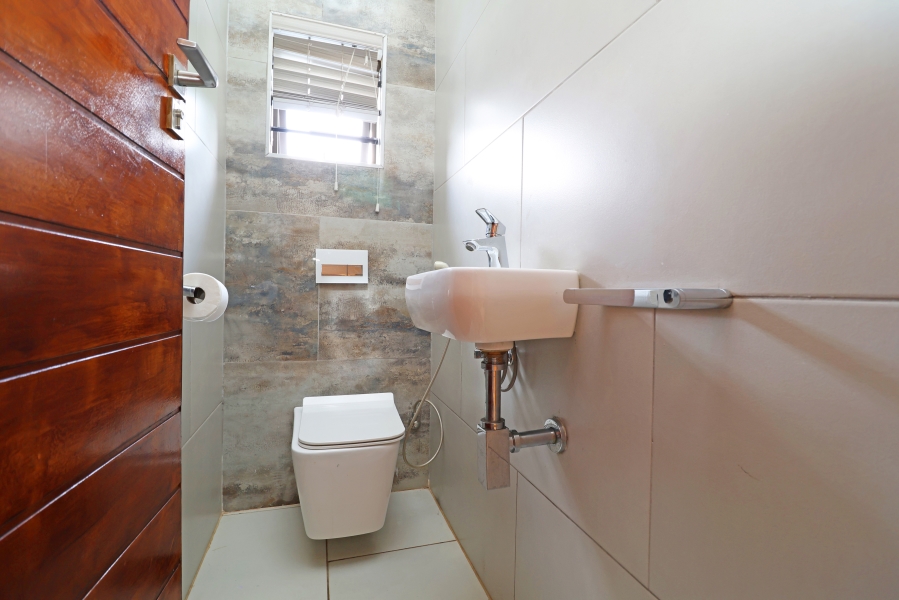 4 Bedroom Property for Sale in Cyrildene Gauteng