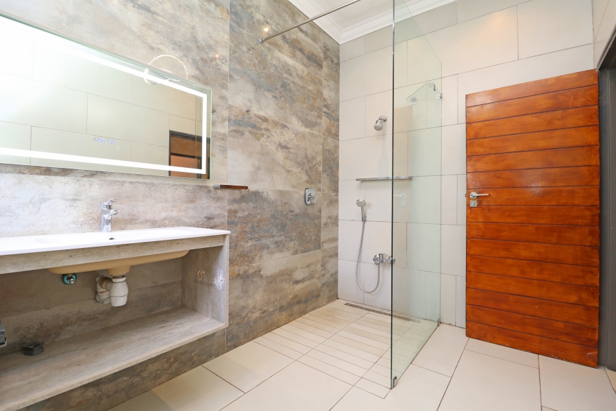 4 Bedroom Property for Sale in Cyrildene Gauteng