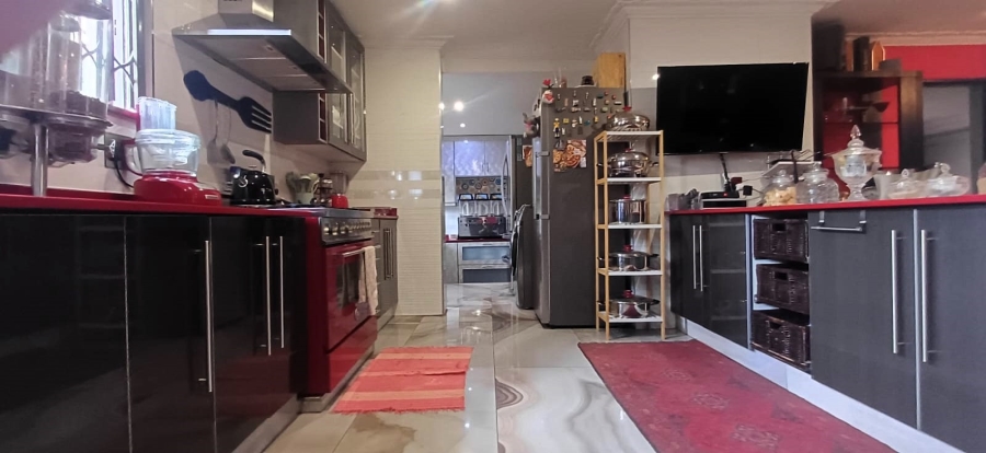 6 Bedroom Property for Sale in Raslouw Gauteng