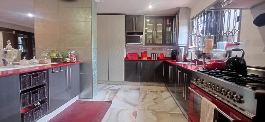 6 Bedroom Property for Sale in Raslouw Gauteng