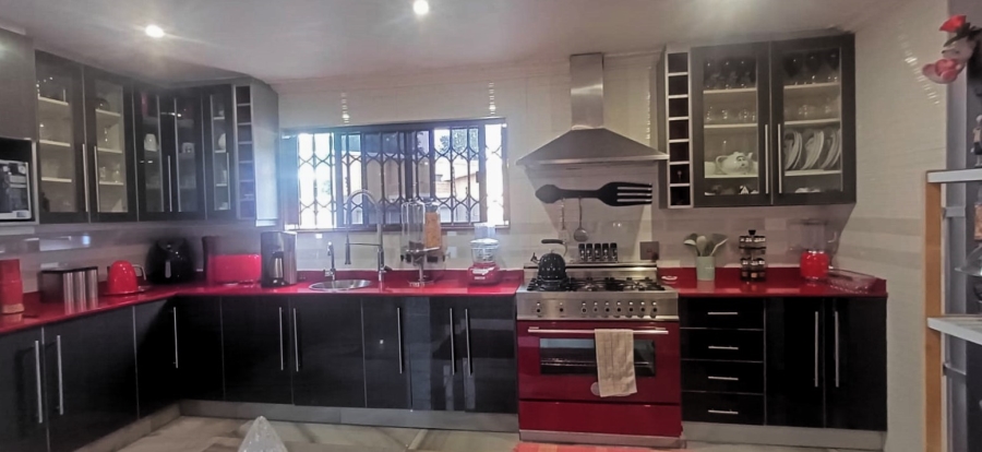 6 Bedroom Property for Sale in Raslouw Gauteng