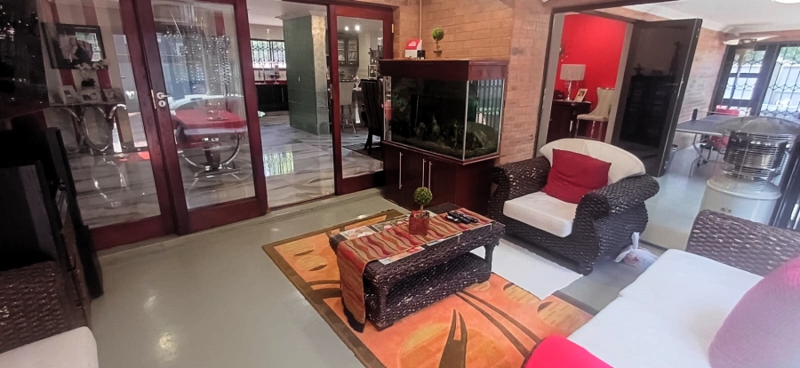 6 Bedroom Property for Sale in Raslouw Gauteng