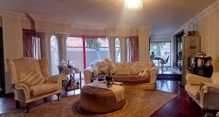 6 Bedroom Property for Sale in Raslouw Gauteng