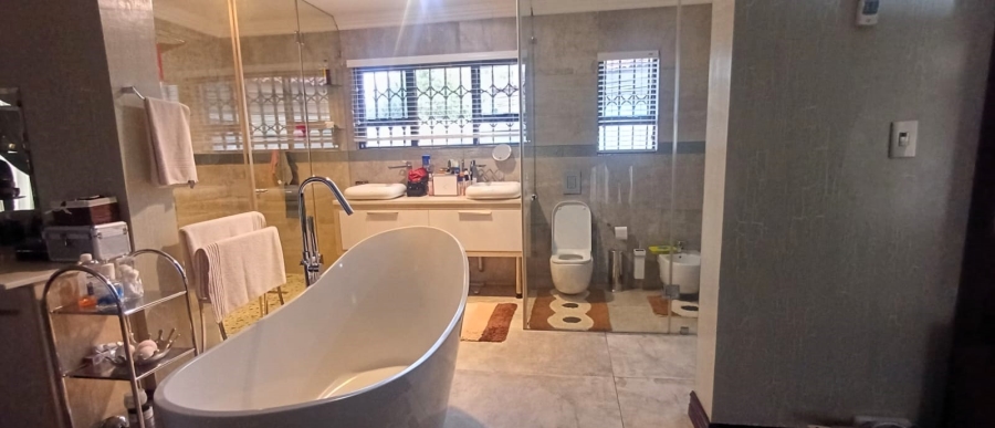 6 Bedroom Property for Sale in Raslouw Gauteng