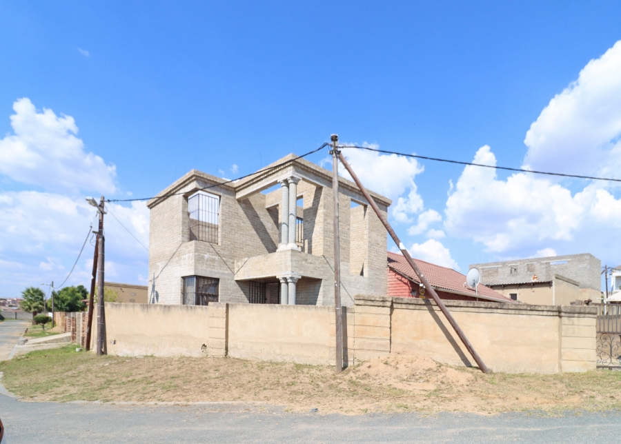 6 Bedroom Property for Sale in Cosmo City Gauteng
