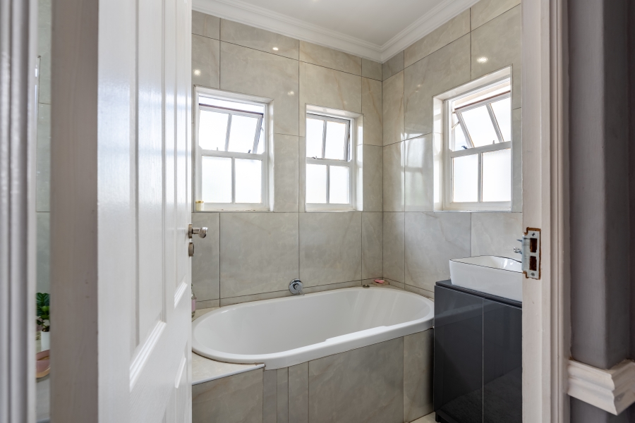 4 Bedroom Property for Sale in Broadacres Gauteng