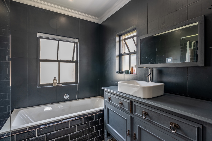 4 Bedroom Property for Sale in Broadacres Gauteng