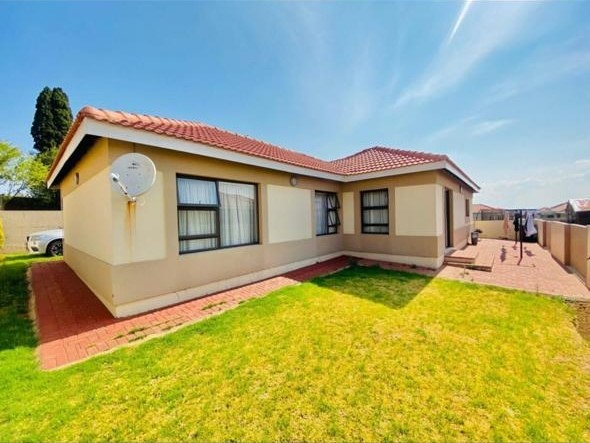 3 Bedroom Property for Sale in Sonneveld Gauteng