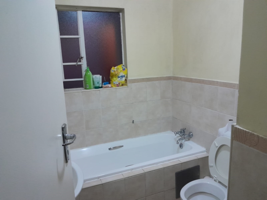 To Let 2 Bedroom Property for Rent in Castleview Gauteng