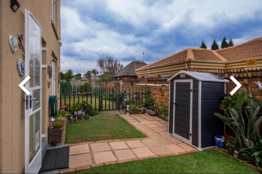 2 Bedroom Property for Sale in Ravenswood Gauteng