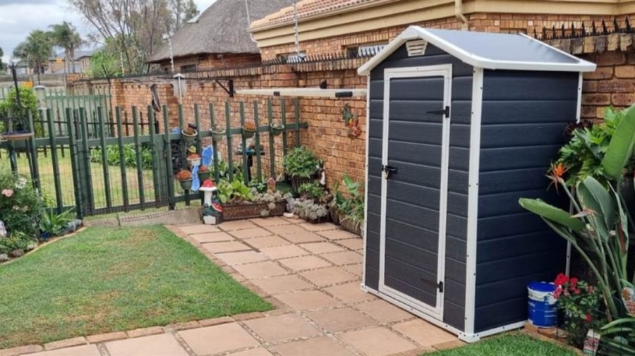 2 Bedroom Property for Sale in Ravenswood Gauteng