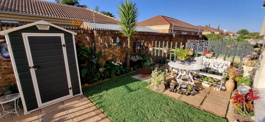 2 Bedroom Property for Sale in Ravenswood Gauteng