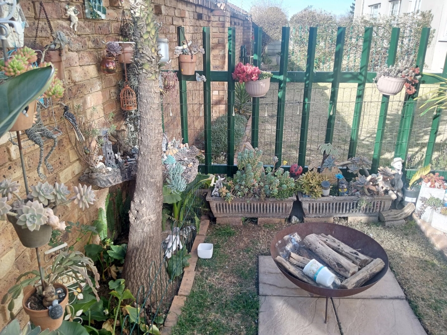 2 Bedroom Property for Sale in Ravenswood Gauteng