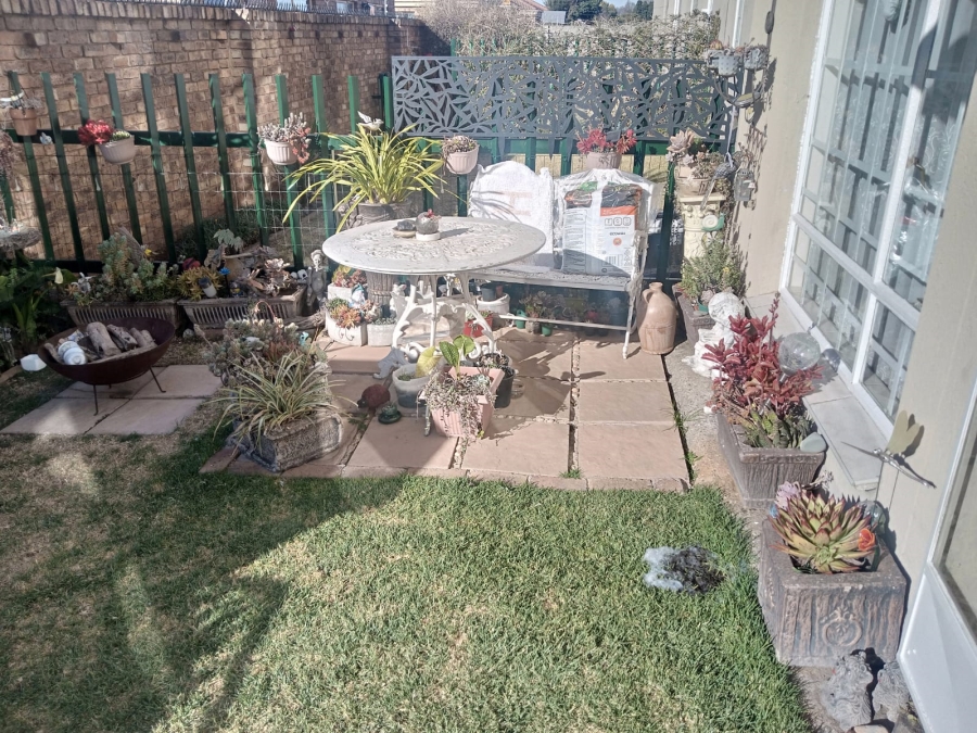 2 Bedroom Property for Sale in Ravenswood Gauteng