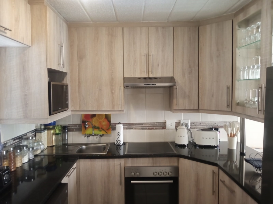 2 Bedroom Property for Sale in Ravenswood Gauteng