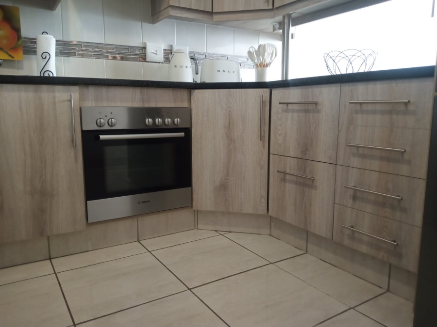 2 Bedroom Property for Sale in Ravenswood Gauteng
