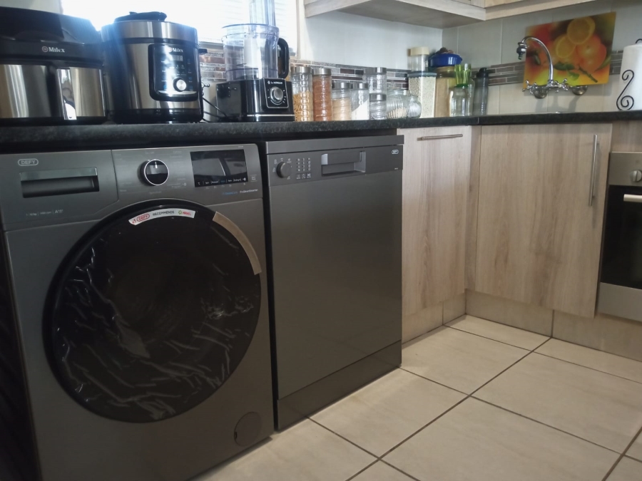 2 Bedroom Property for Sale in Ravenswood Gauteng
