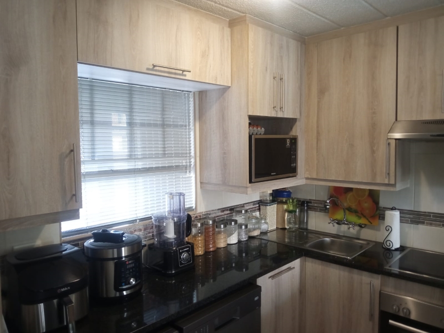 2 Bedroom Property for Sale in Ravenswood Gauteng