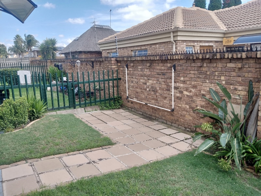 2 Bedroom Property for Sale in Ravenswood Gauteng