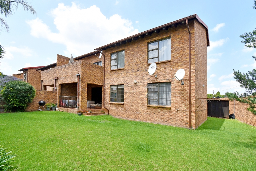 To Let 3 Bedroom Property for Rent in North Riding Gauteng