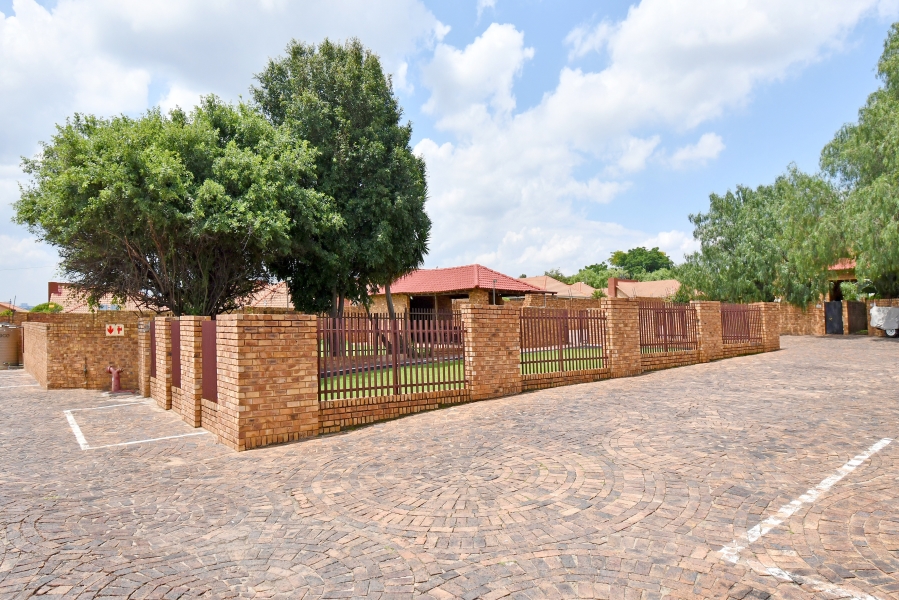 To Let 3 Bedroom Property for Rent in North Riding Gauteng