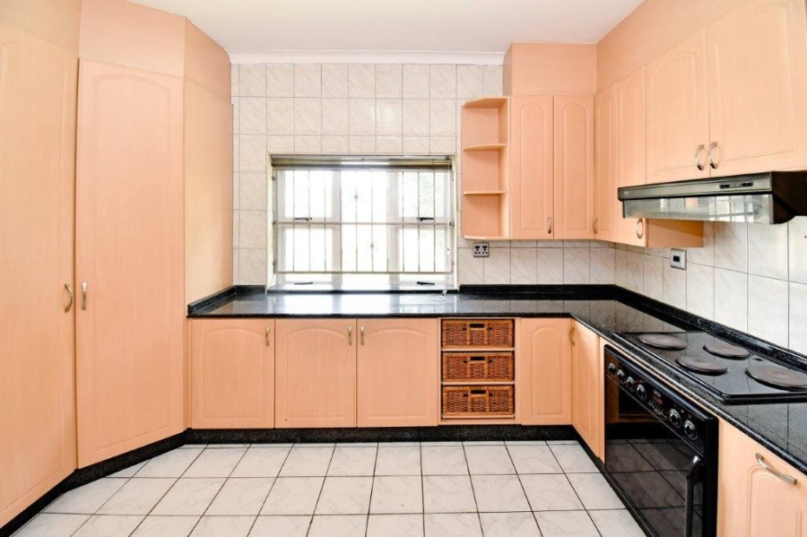 To Let 3 Bedroom Property for Rent in Emmarentia Gauteng