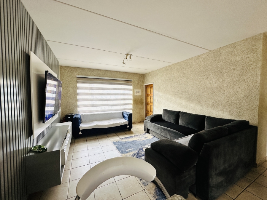 2 Bedroom Property for Sale in Meredale Gauteng