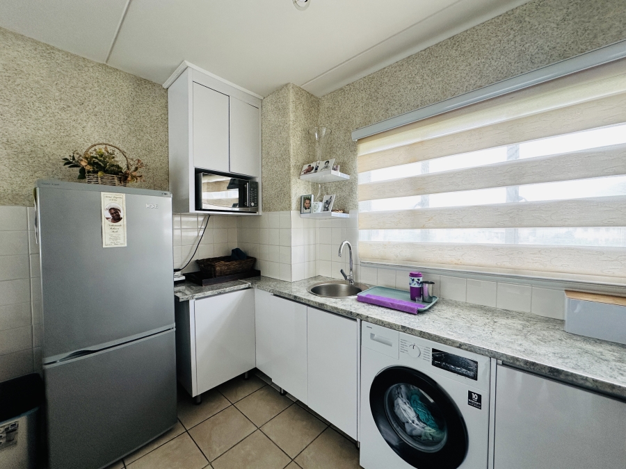 2 Bedroom Property for Sale in Meredale Gauteng