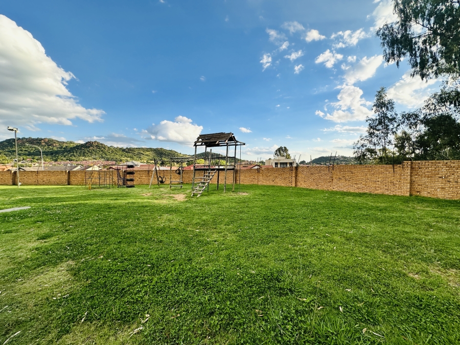 2 Bedroom Property for Sale in Meredale Gauteng