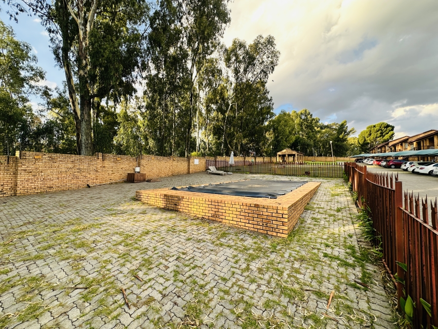 2 Bedroom Property for Sale in Meredale Gauteng