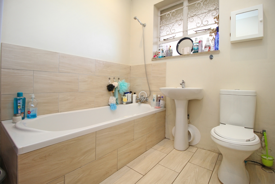 To Let 1 Bedroom Property for Rent in Cheltondale Gauteng