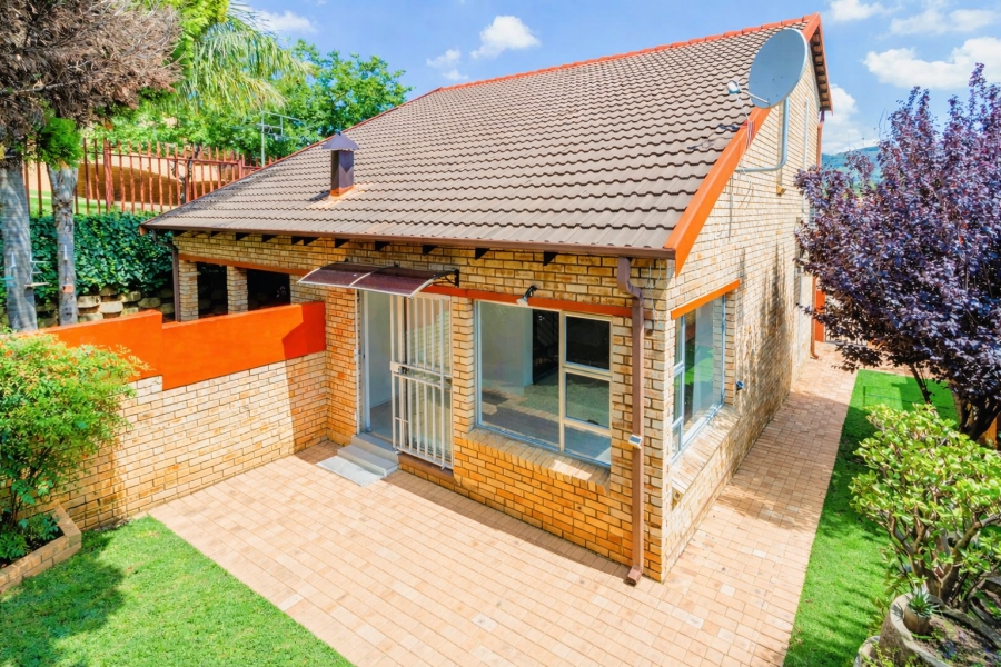 2 Bedroom Property for Sale in Wilgeheuwel Gauteng